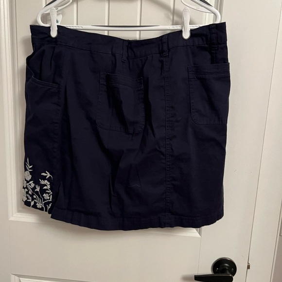 Blue skirt with embroidery size 16 by Karen Scott - Picture 4 of 4